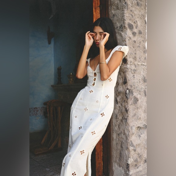 White eyelet dress - Picture 2 of 8